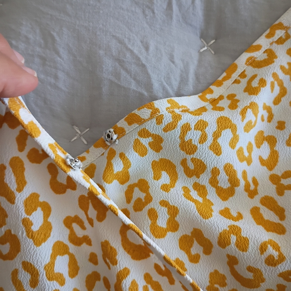 Blu Pepper Leopard Print Mustard/Cream Sleeveless Top Size L ajutable Bow Left - Picture 6 of 10